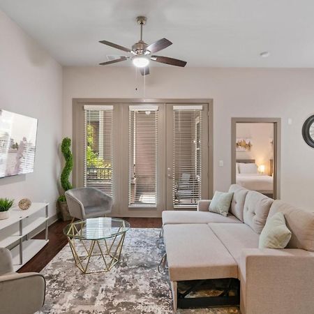 Grand Luxury Premium Vaulted Ceilings Apartment Woodbridge Exterior photo