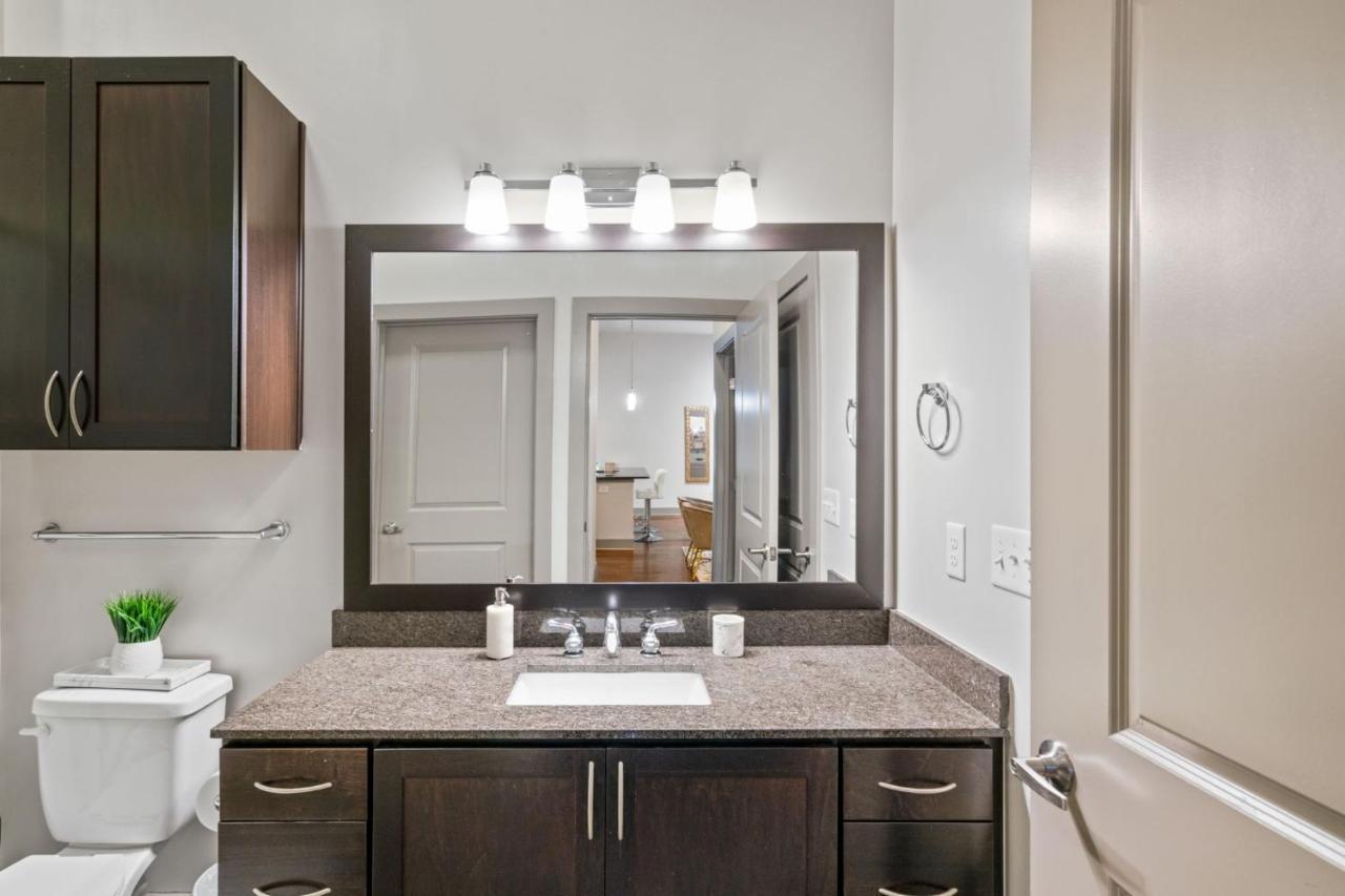 Grand Luxury Premium Vaulted Ceilings Apartment Woodbridge Exterior photo