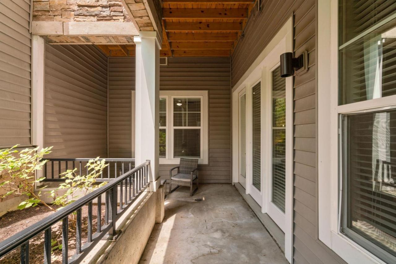 Grand Luxury Premium Vaulted Ceilings Apartment Woodbridge Exterior photo