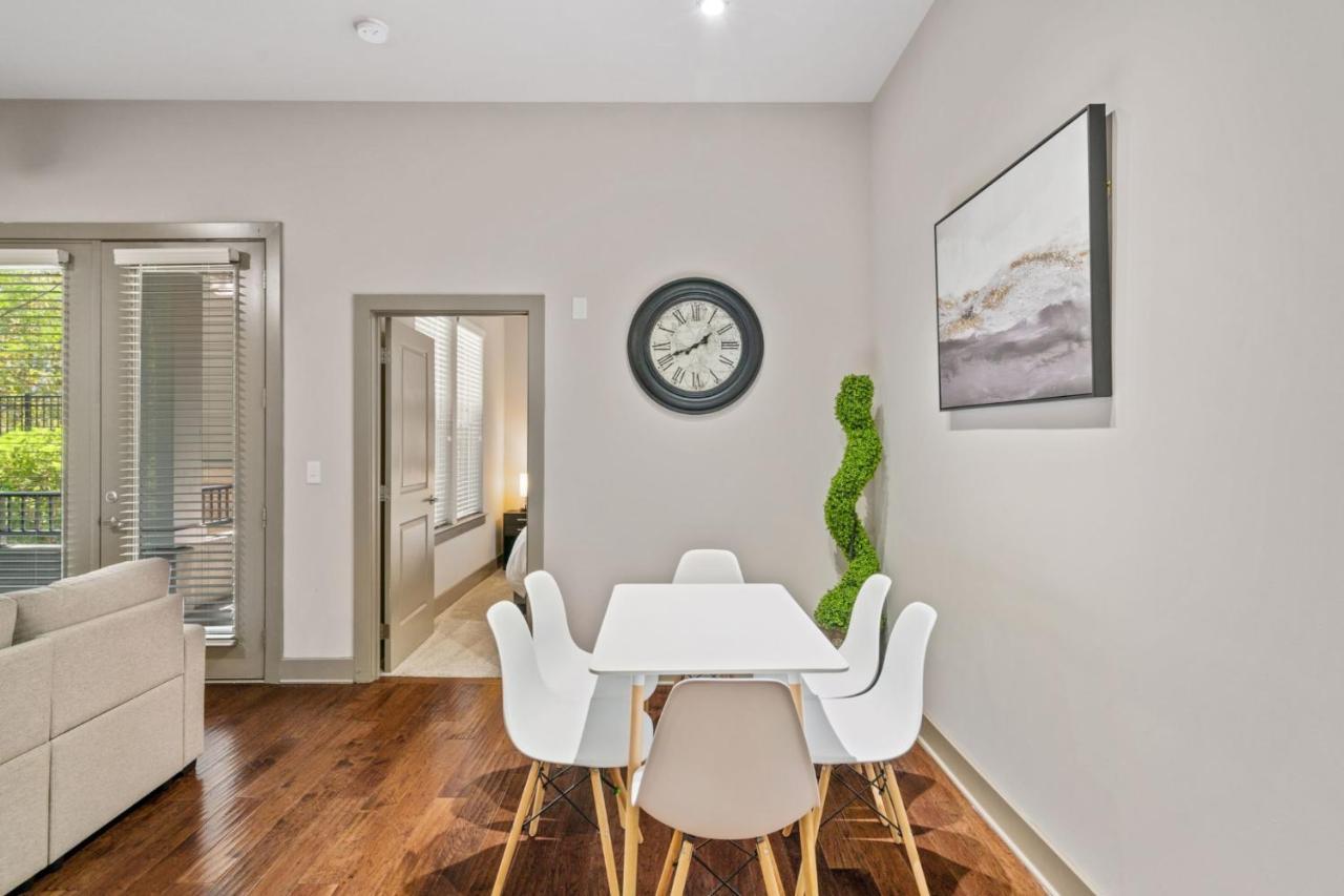 Grand Luxury Premium Vaulted Ceilings Apartment Woodbridge Exterior photo