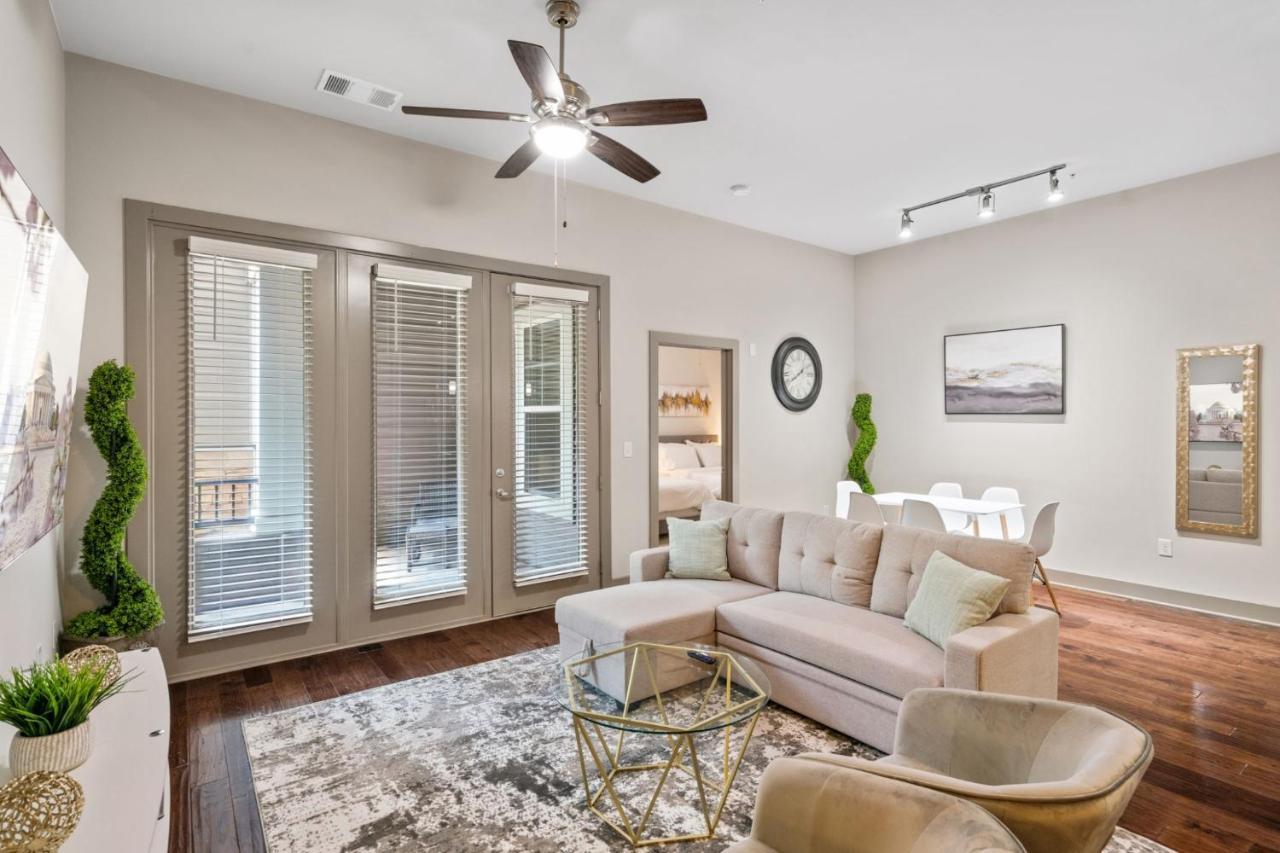 Grand Luxury Premium Vaulted Ceilings Apartment Woodbridge Exterior photo