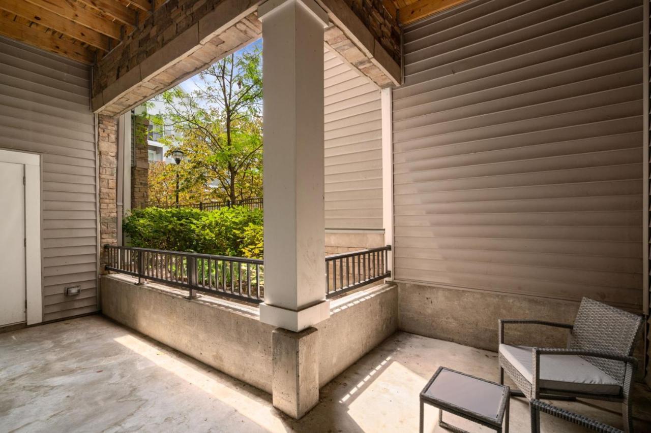 Grand Luxury Premium Vaulted Ceilings Apartment Woodbridge Exterior photo